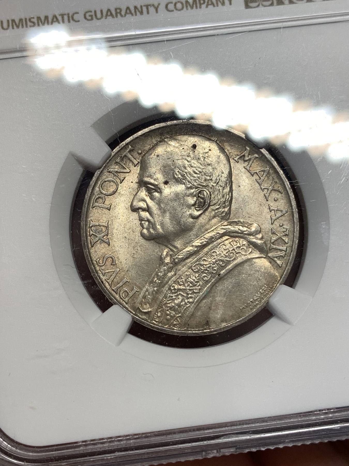 《竞宝斋》第189场-周日，周一 2场 (全场包邮) NGC-MS63 梵蒂冈1935年早期10里拉银币 圣母抱婴 MS少见