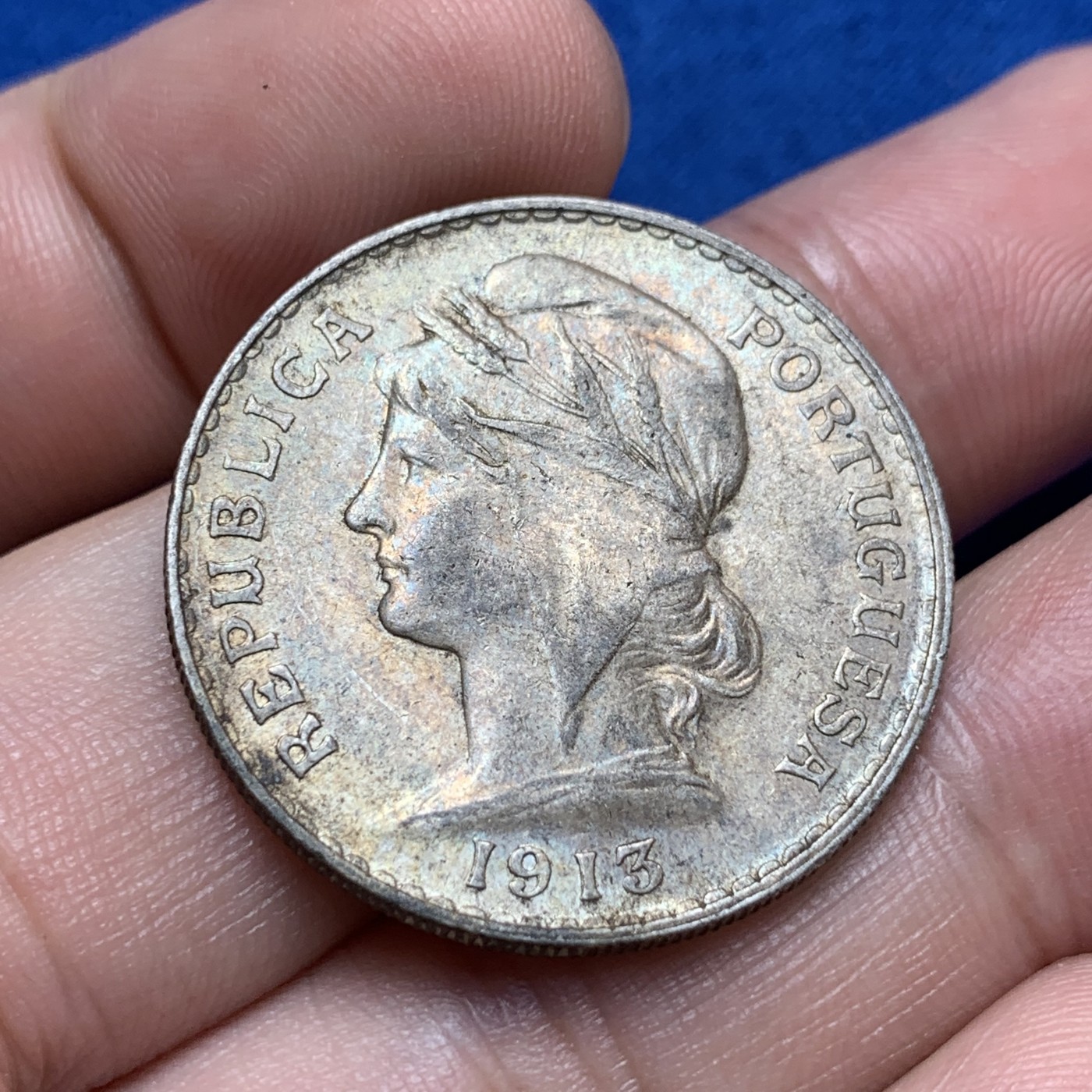 《竞宝斋》第189场-周日，周一 2场 (全场包邮) 葡萄牙 1913年 谷物女神 50分银币 深彩 带光 这个上包浆真不多 半元型不要错过