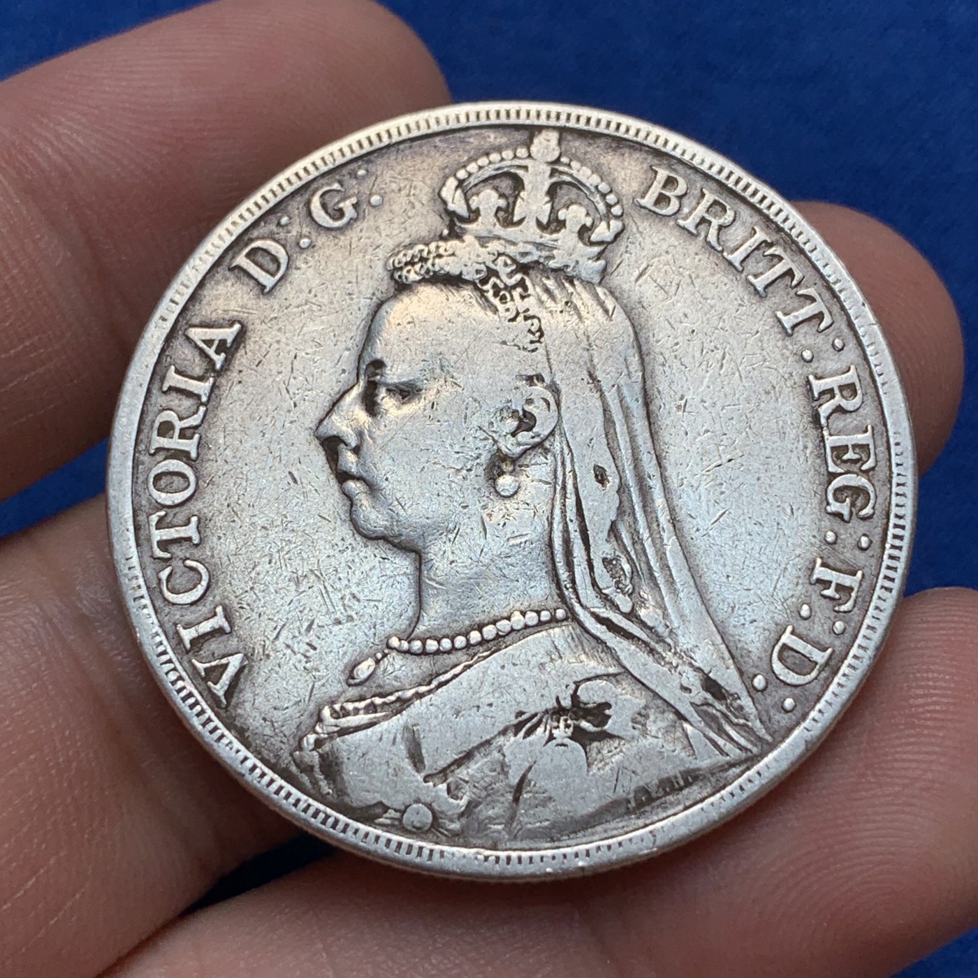 《竞宝斋》第189场-周日，周一 2场 (全场包邮) 英国1890年维多利亚高冠版马剑银币