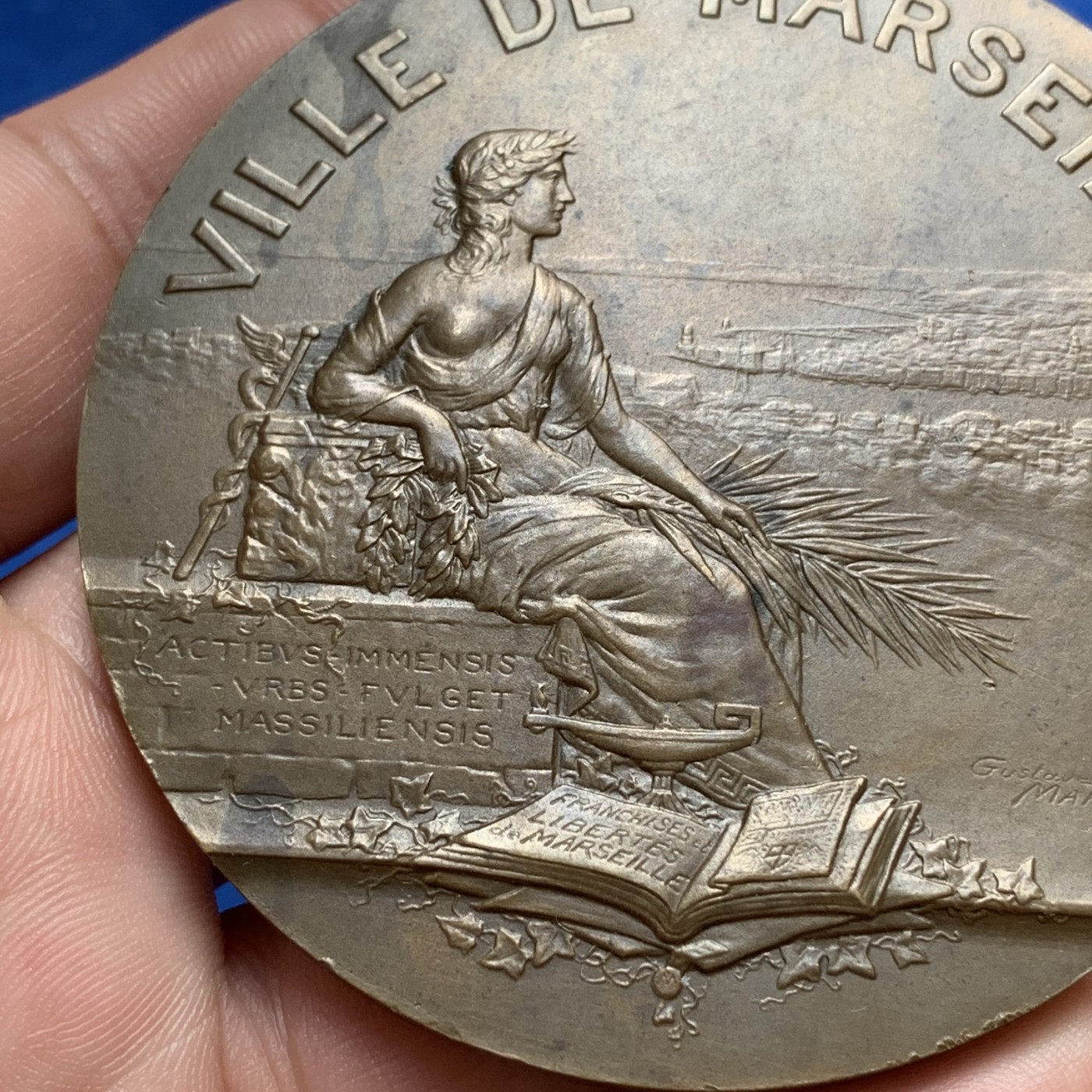 《竞宝斋》第189场-周日，周一 2场 (全场包邮) 法国马赛市女神大型艺术铜章  直径：68mm 重量：133.04gr 边铭：丰饶角＋铜标 大规格少见