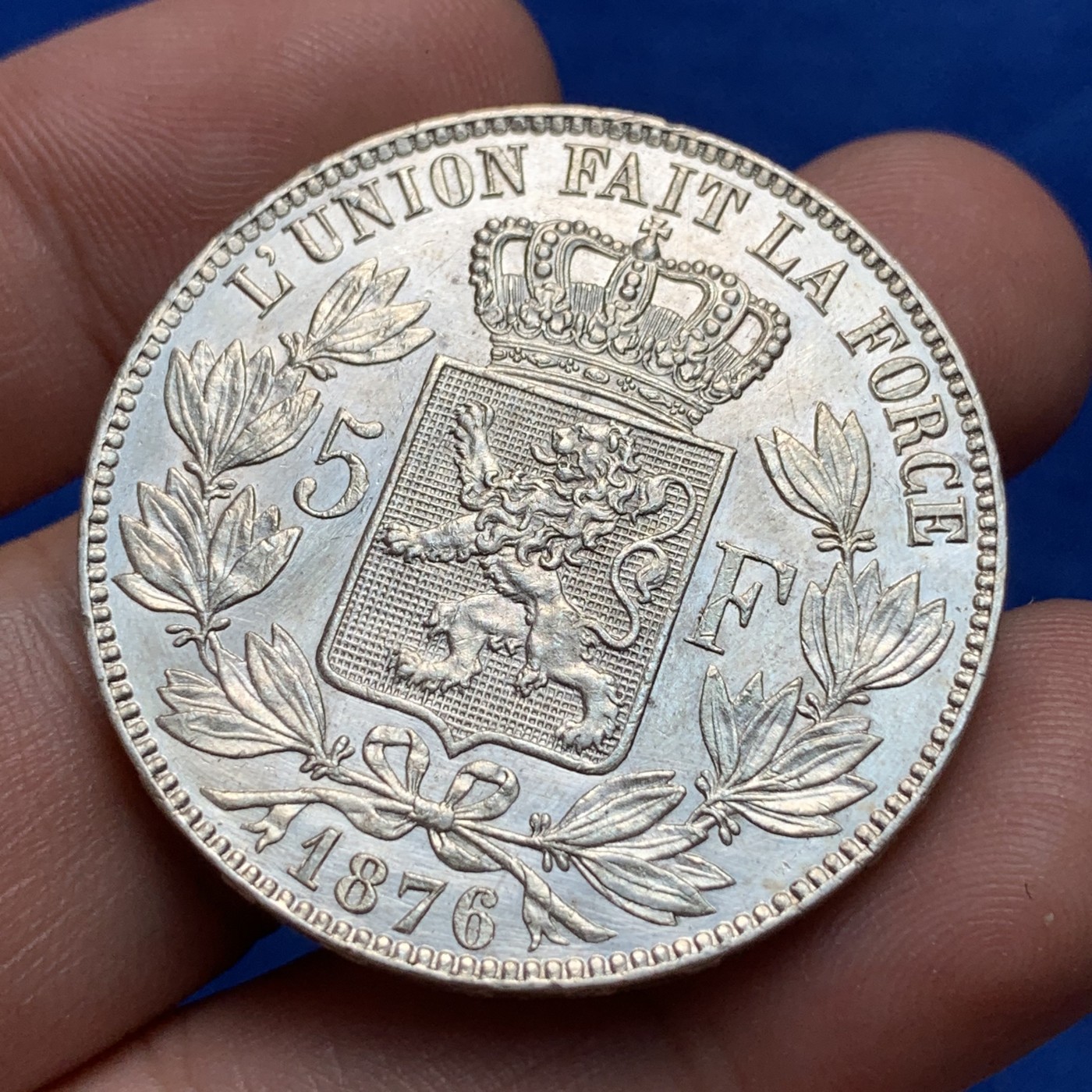 《竞宝斋》第189场-周日，周一 2场 (全场包邮) 比利时1876年利奥波德二世5法郎银币 未流通品相  头上像模裂痕迹