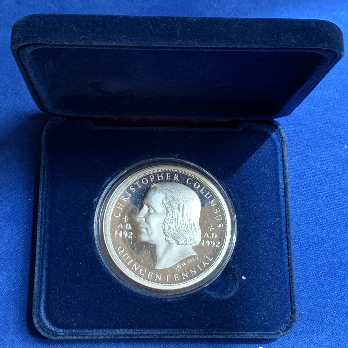 《竞宝斋》第189场-周日，周一 2场 (全场包邮) 意大利1992年5盎司特大银币，156克，999银。纪念哥伦布发现美洲大陆500周年，附原盒。