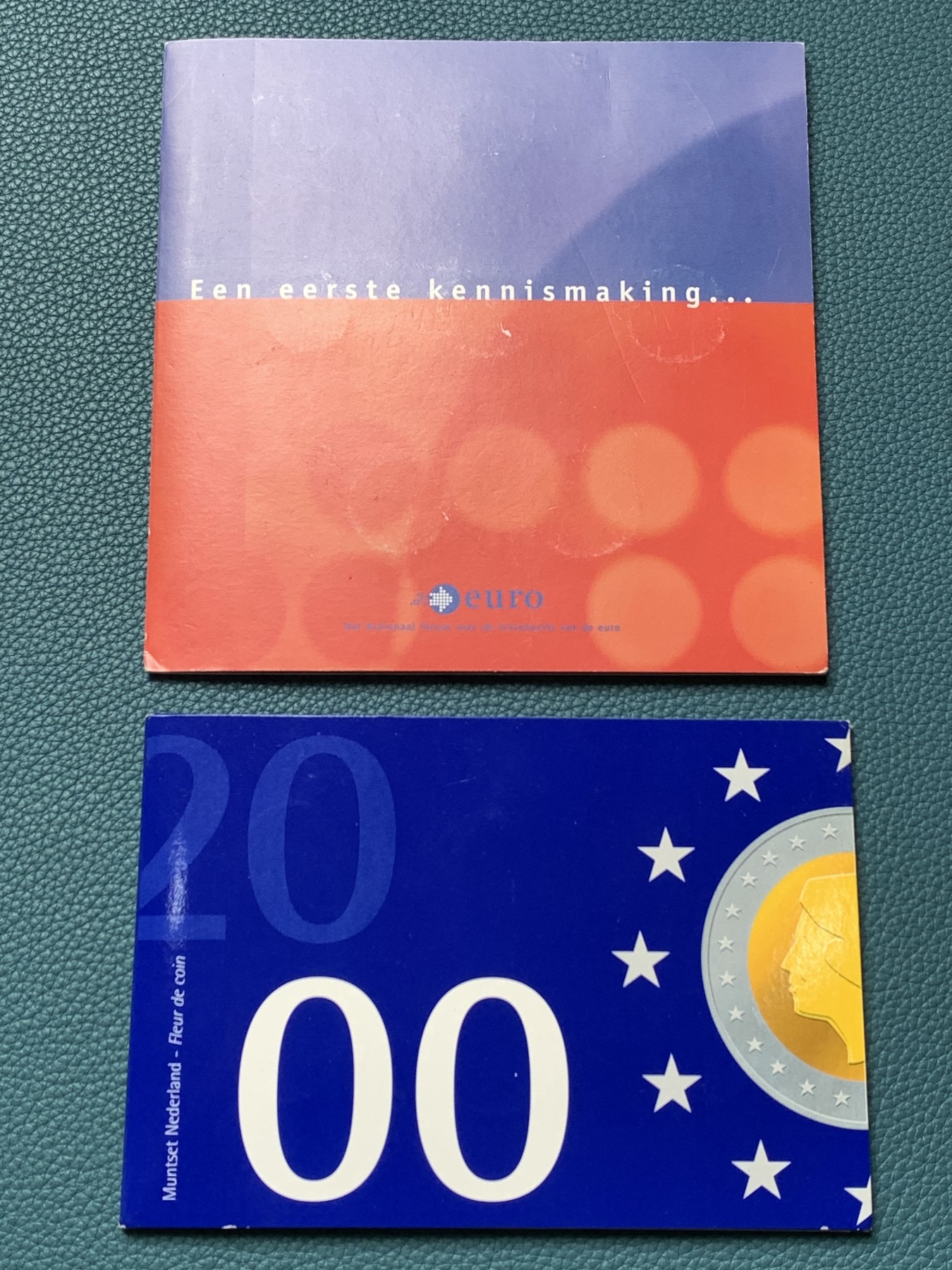 《竞宝斋》第190场-周日，周一 2场 (全场包邮) 荷兰2000年流通硬币6枚套关门年份卡册、2001年流通欧元8枚套卡册内页有书写