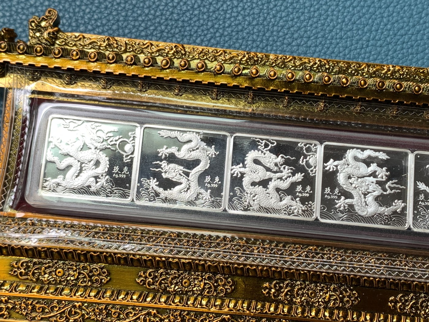 《竞宝斋》第190场-周日，周一 2场 (全场包邮) 壬辰龙年贺岁银条，带底座，盒证齐全一套 9X9=81克 999银