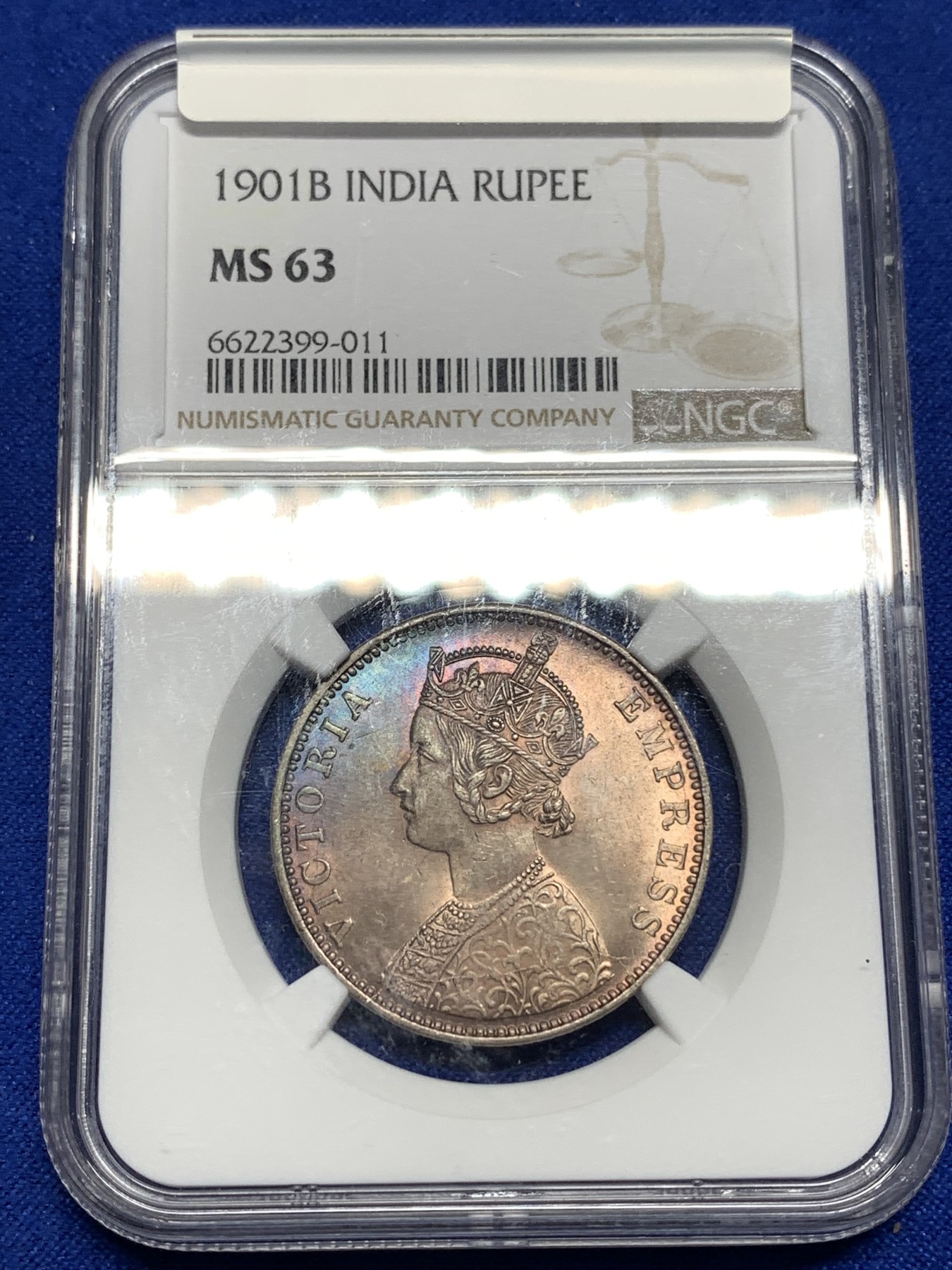 《竞宝斋》第190场-周日，周一 2场 (全场包邮) NGC MS63 高分 英属印度1901年维多利亚卢比银币 孔雀彩包浆超级漂亮