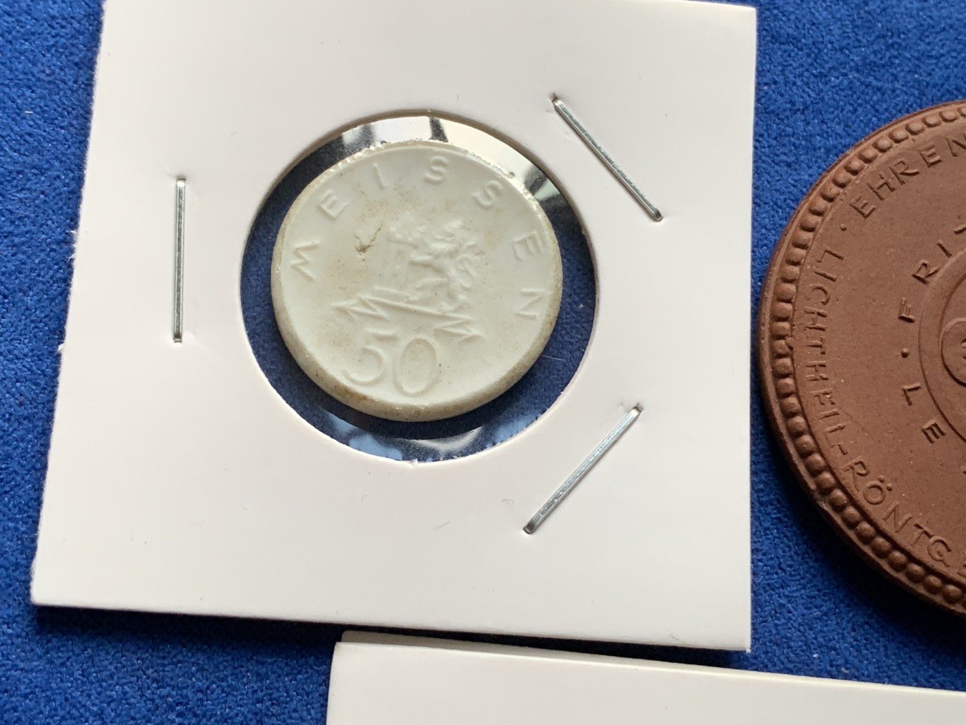 《竞宝斋》第190场-周日，周一 2场 (全场包邮) 5枚一组 德紧时期的陶币  不常见  帆船灯塔  还有一个白陶瓷的代币