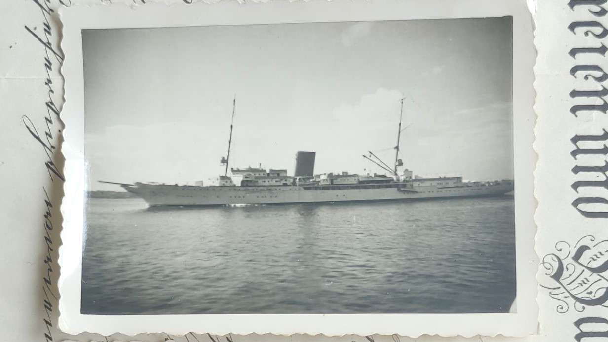 老威廉第四次麦稀奇拍卖 德三海军“蟋蟀”号通讯舰照片，该船曾作为小胡子的座舰。二战初期经过改装当布雷舰使用，也曾作为占领挪威后该地区海军的指挥舰服役，挺出名的一条船