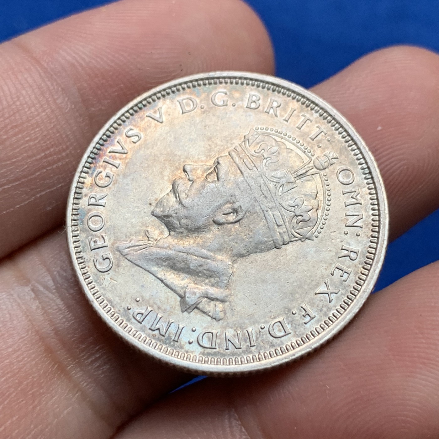 《竞宝斋》第190场-周日，周一 2场 (全场包邮) 澳大利亚1927年1弗罗林银币 国会大厦纪念 年份大楼细节清晰很少见 包浆带彩 漂亮