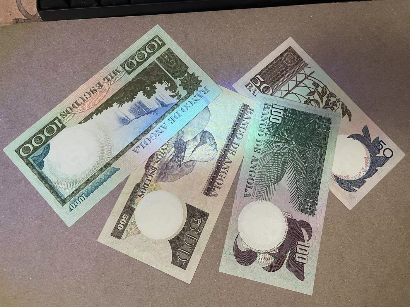 【Blue Auction】✨世界纸币精拍第360期【精】——Irish Free State 【一组4张】安哥拉 1973年50-1000埃斯库多 全新UNC