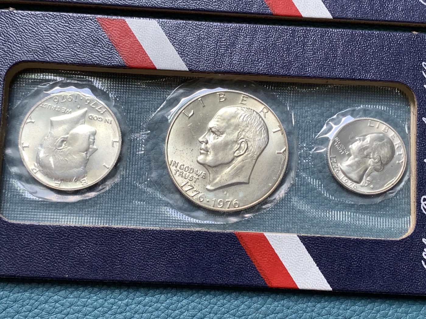 《竞宝斋》第190场-周日，周一 2场 (全场包邮) 美国1976年独立200周年纪念银币三枚套两本