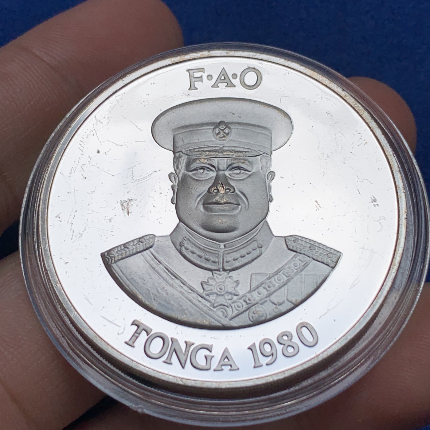 《竞宝斋》第190场-周日，周一 2场 (全场包邮) 汤加 1980年 海洋环境保护 FAO 2P大银币  36.6克999银 比目录的35克还多了不少 发行量少