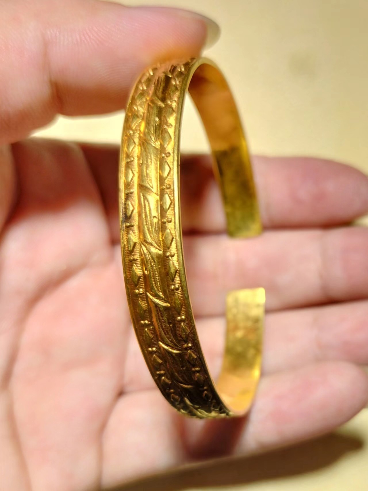 熊太乐钱币拍卖第1场 国营上海金店22K金锦地纹金手镯 