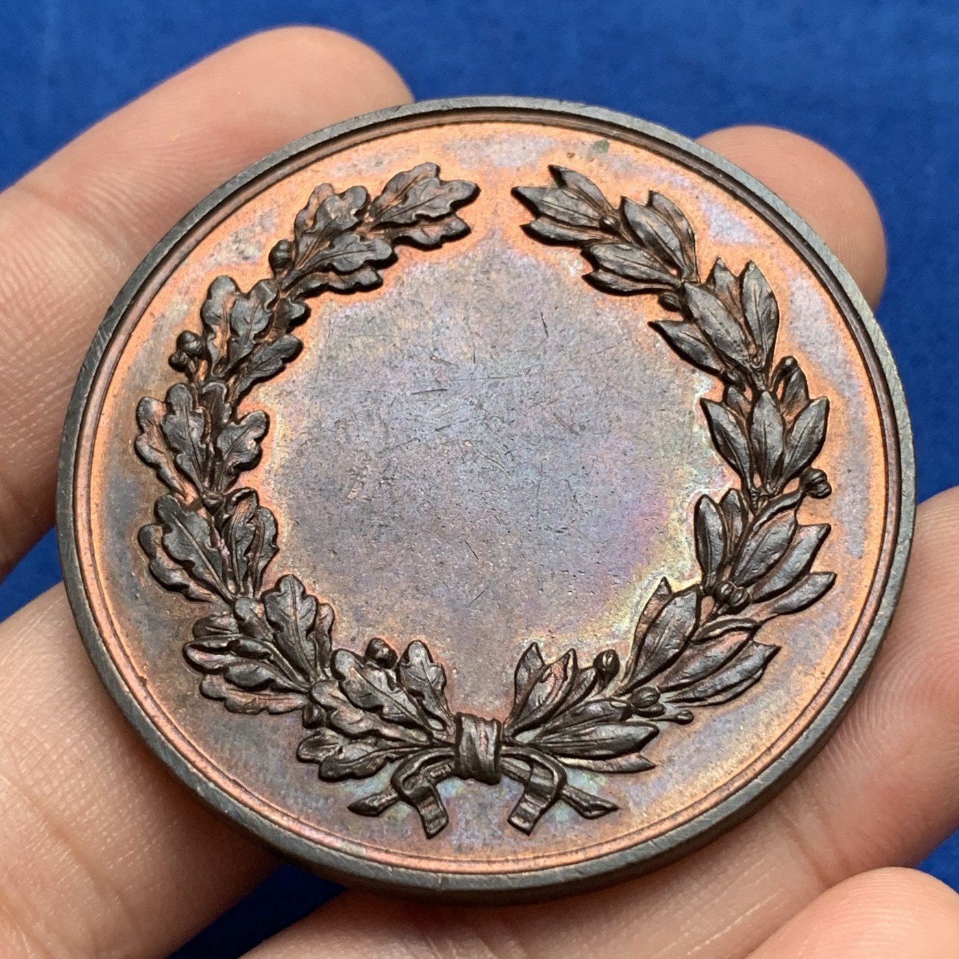 《竞宝斋》第190场-周日，周一 2场 (全场包邮) 比利时天使屠魔艺术铜章 直径：50mm  重量：52gr 场景丰富 状态不错