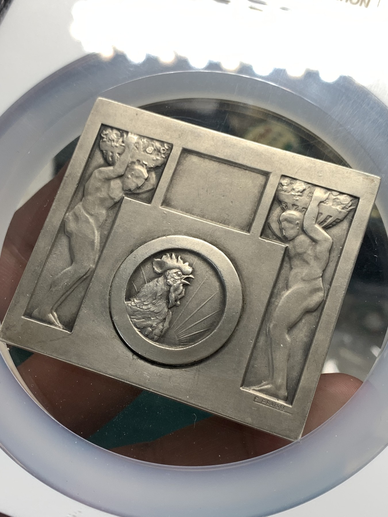 《竞宝斋》第190场-周日，周一 2场 (全场包邮) NGC-MS63 法国1930年代「诺尔晨报」装饰艺术大银章 首见 60X54MM 大规格 大盒封装