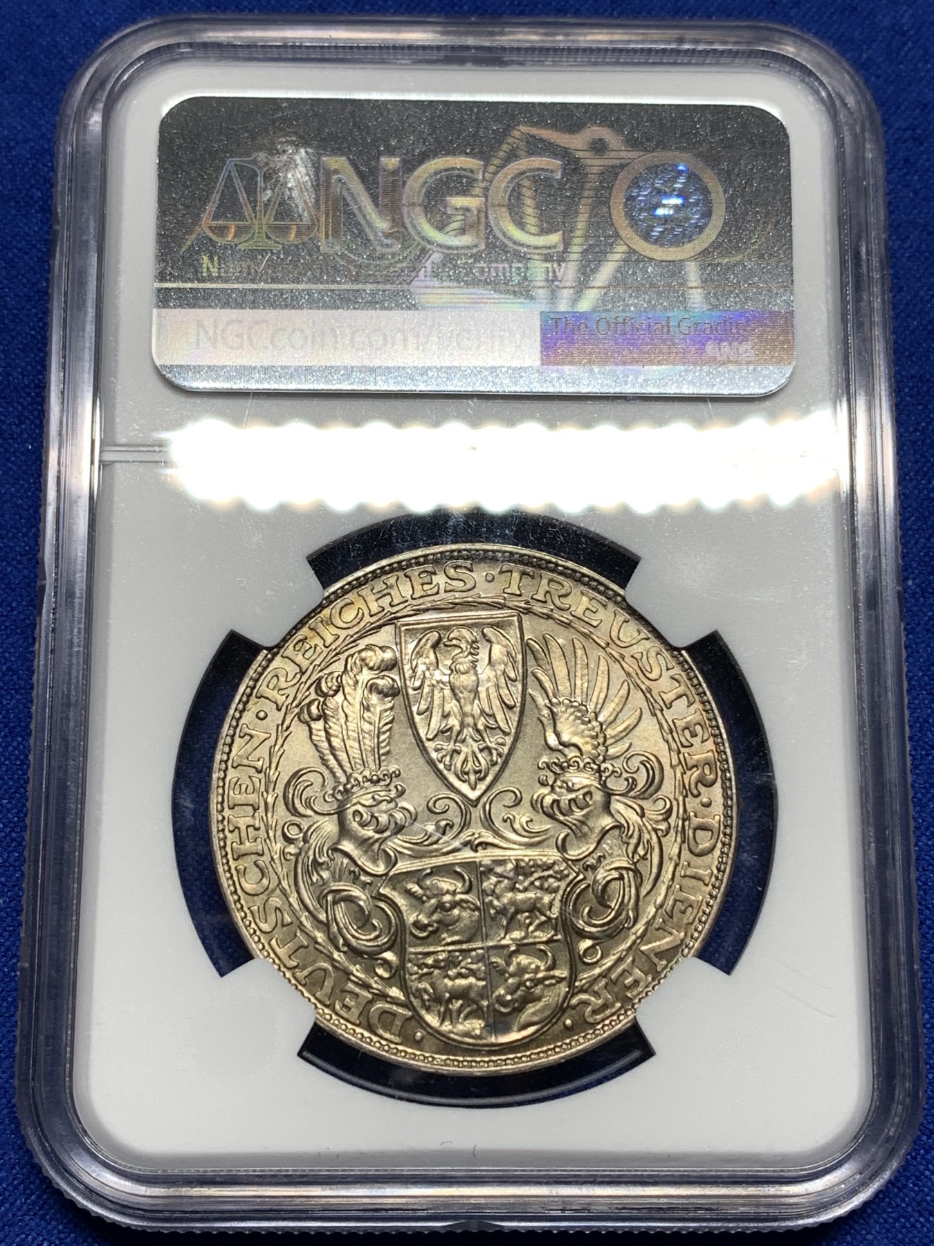 《竞宝斋》第190场-周日，周一 2场 (全场包邮) NGC-MS65 德国 魏玛 兴登堡八十大寿5马克币型银章 卡尔哥茨的经典设计 丝绸转光 淡黄色包浆