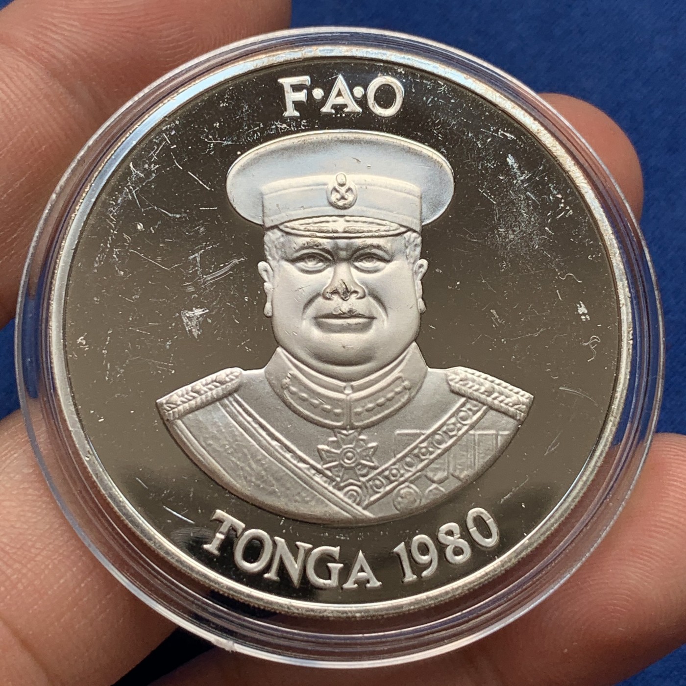 《竞宝斋》第190场-周日，周一 2场 (全场包邮) 汤加 1980年 海洋环境保护 FAO 2P大银币  36.6克999银 比目录的35克还多了不少 发行量少
