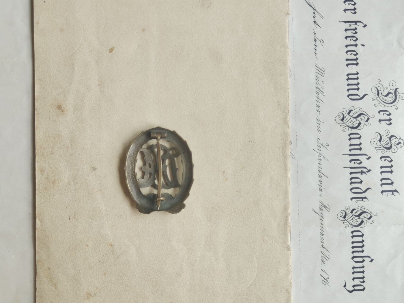 老威廉第四次麦稀奇拍卖 德国魏玛时期铜级体能证章带证书，背打厂标和编号。证书少见