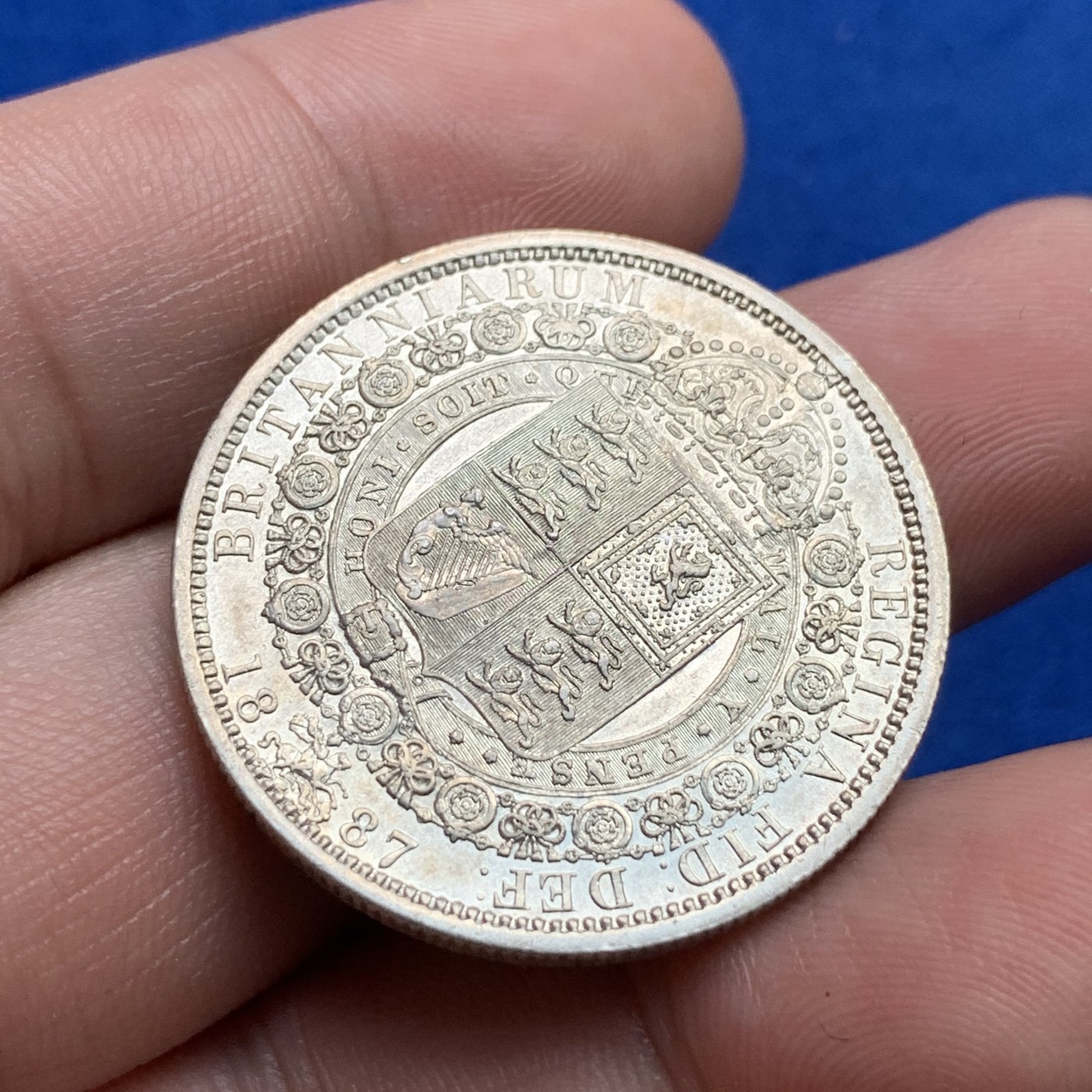 《竞宝斋》第190场-周日，周一 2场 (全场包邮) 英国1887年维多利亚高冠版半克朗银币 细节很到位