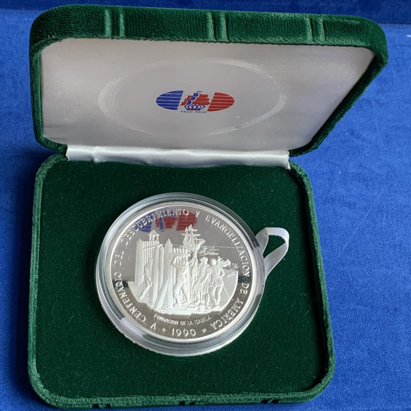 《竞宝斋》第190场-周日，周一 2场 (全场包邮) 多米尼加共和国1990年5盎司银币 155.5克 999银 纪念发现美洲500周年 附原盒