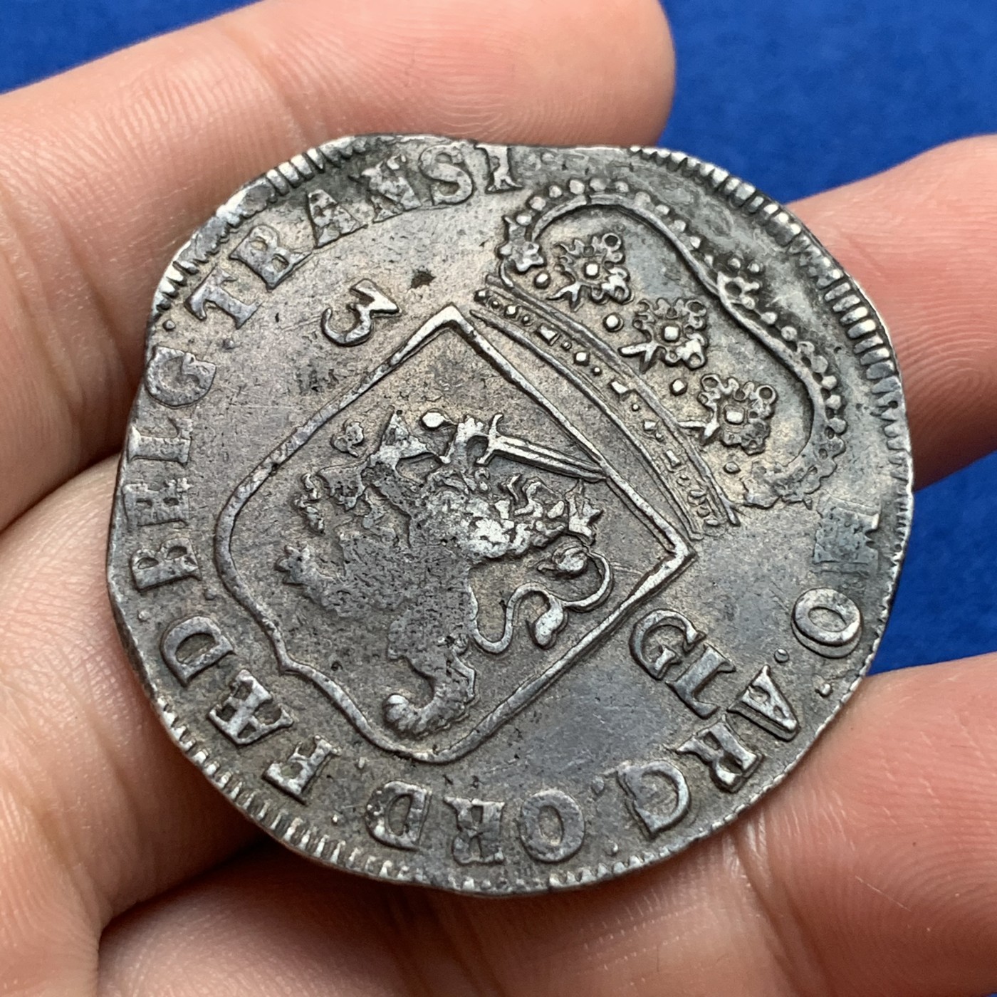 《竞宝斋》第190场-周日，周一 2场 (全场包邮) 稀有好品！荷兰1721年上艾瑟尔省女神3盾大银币 该省3盾在十八世纪仅发行了三年 稀有品种拍卖纪录稀少 切割不圆是特色 打制清晰更是极其难得 31.5g