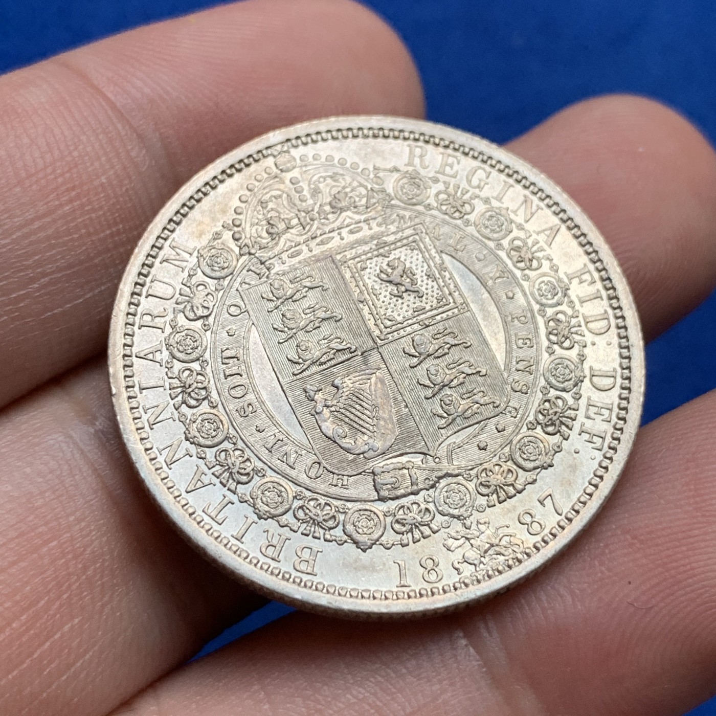 《竞宝斋》第190场-周日，周一 2场 (全场包邮) 英国1887年维多利亚高冠版半克朗银币 细节很到位