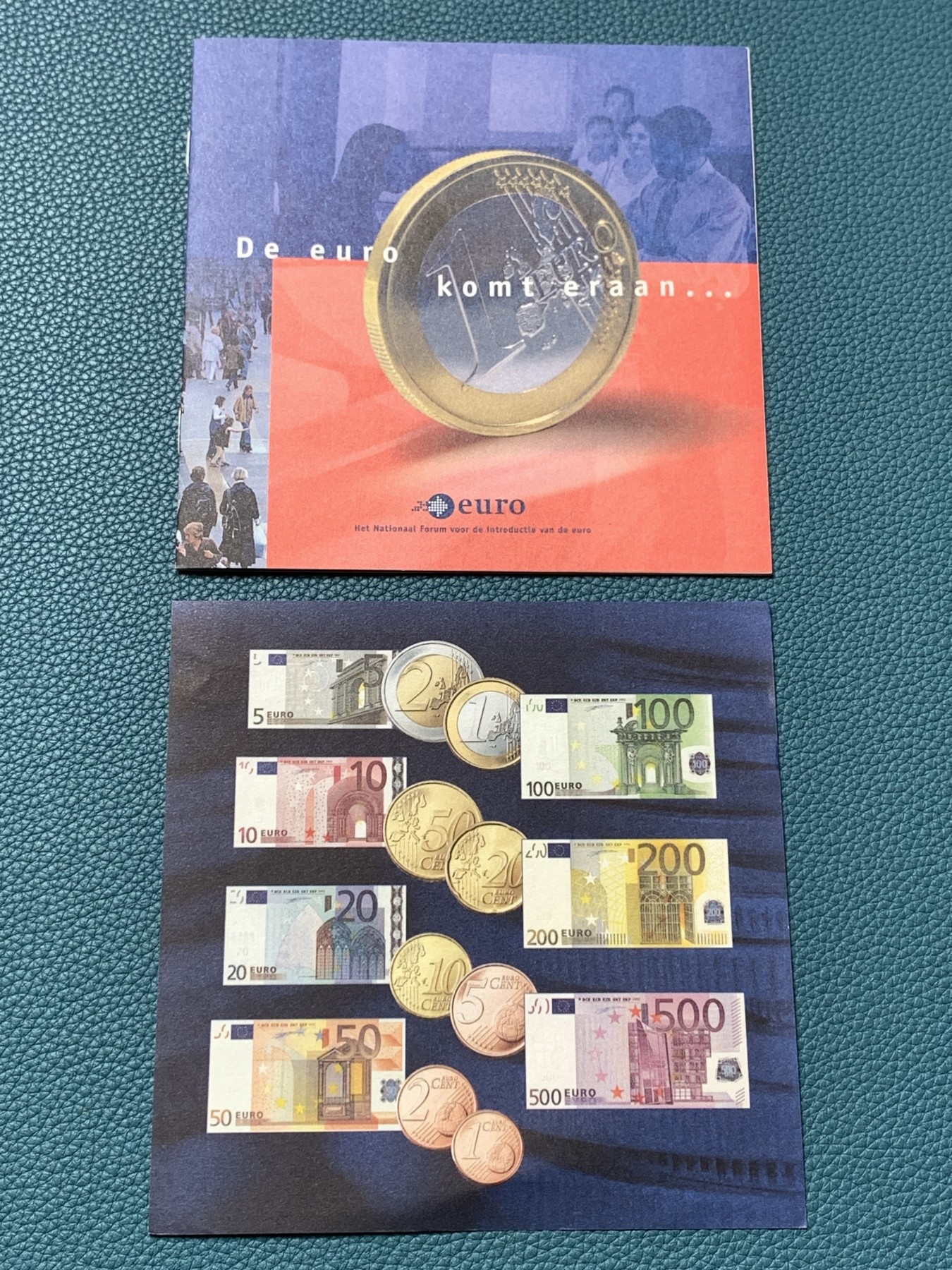 《竞宝斋》第190场-周日，周一 2场 (全场包邮) 荷兰2000年流通硬币6枚套关门年份卡册、2001年流通欧元8枚套卡册内页有书写