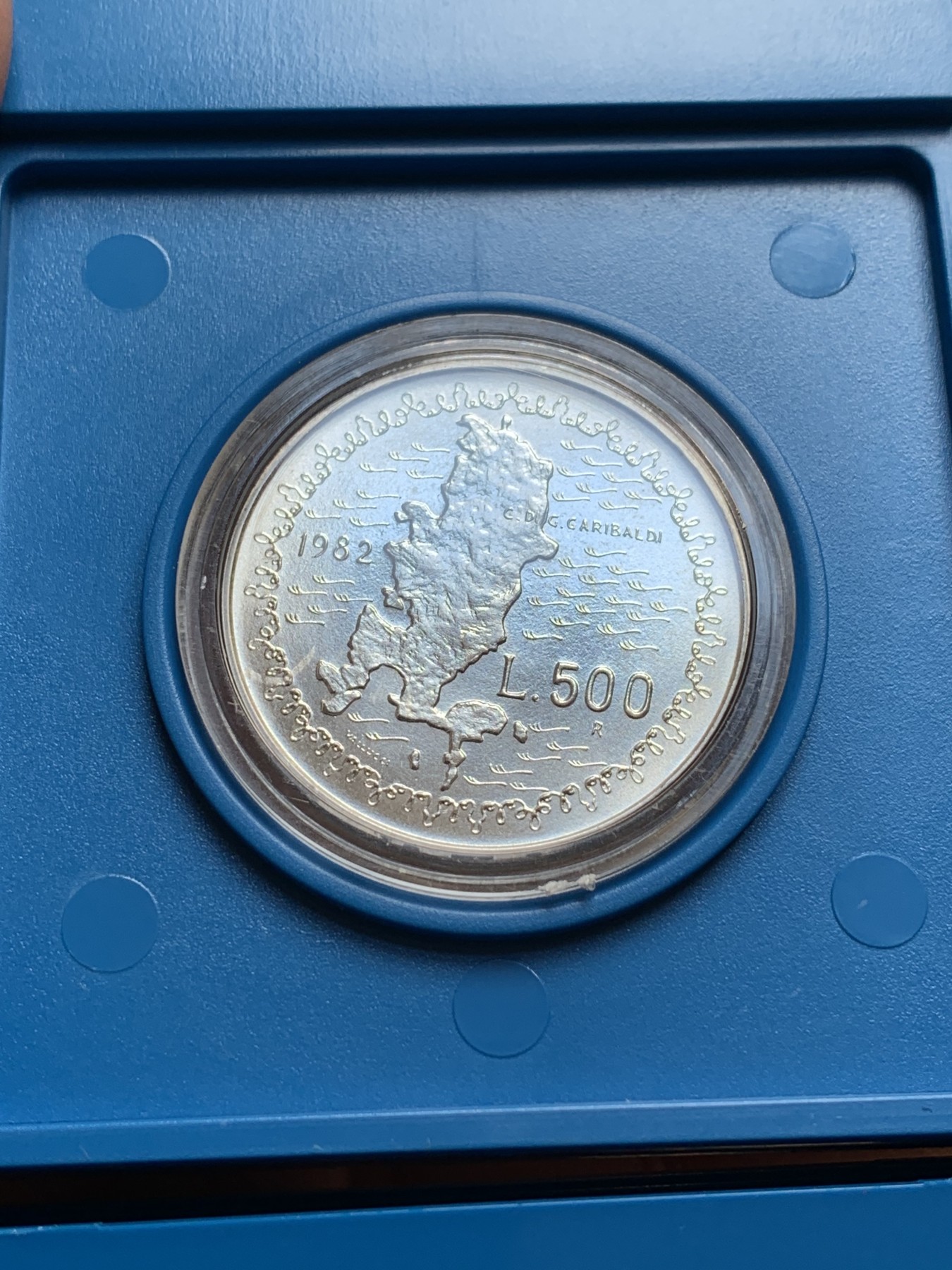 《竞宝斋》第190场-周日，周一 2场 (全场包邮) 盒装 1982年意大利副首相朱塞佩•加里波第逝世100周年纪念 全新500里拉银币