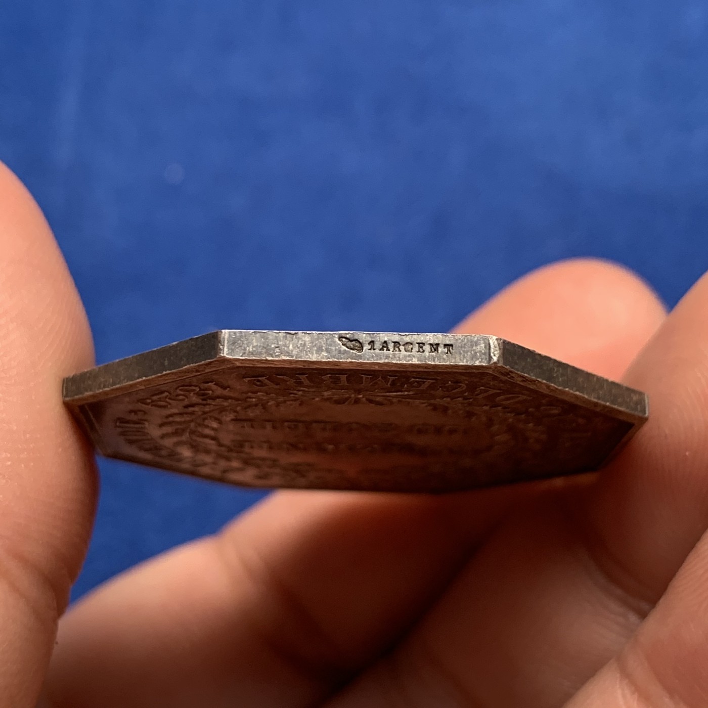 《竞宝斋》第190场-周日，周一 2场 (全场包邮) 法国太阳保险公司八角jeton代币，21.9g，37.3mm，丰饶角1银标，漂亮包浆 细节好 大规格