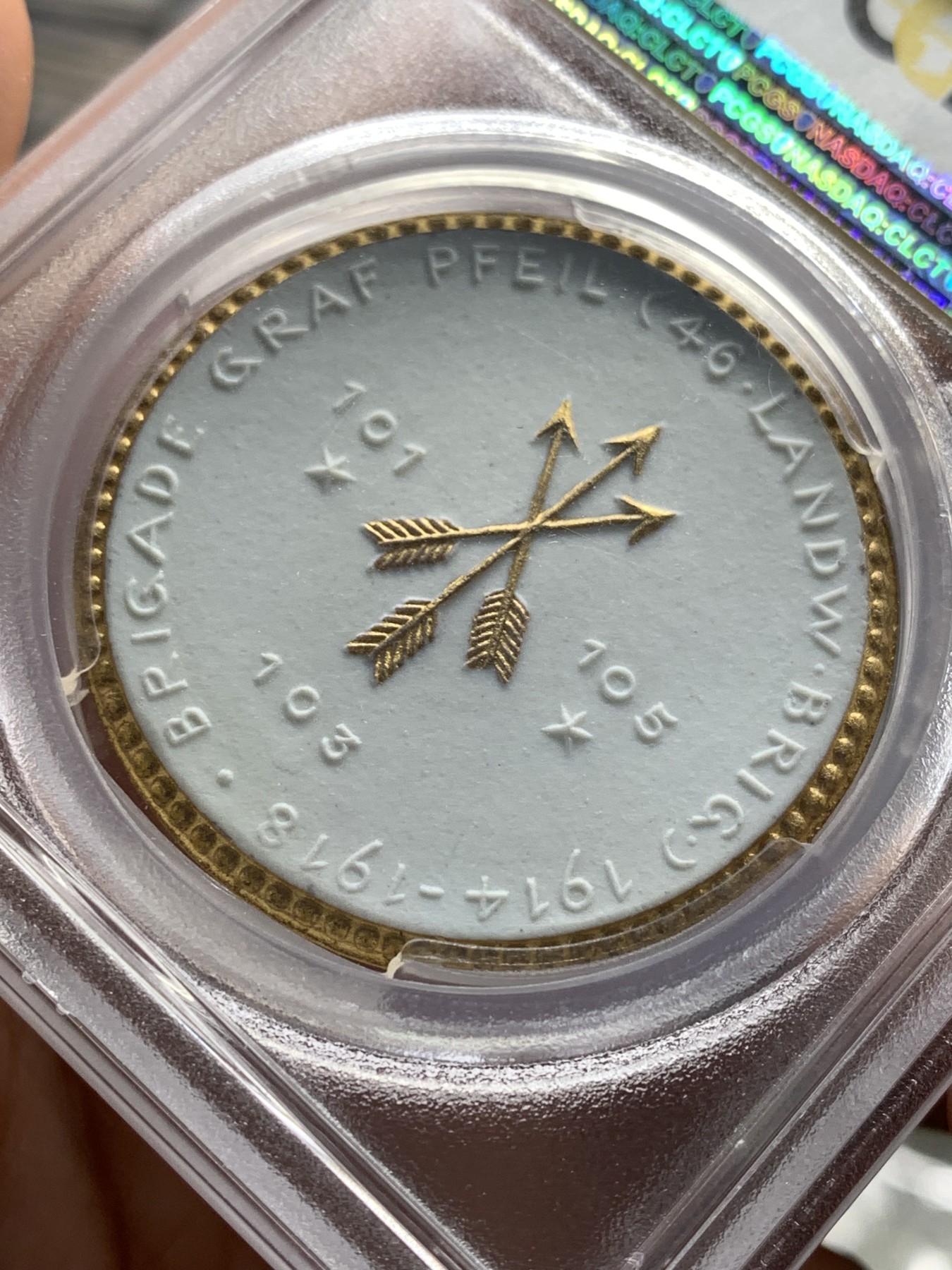 《竞宝斋》第190场-周日，周一 2场 (全场包邮) PCGS-MS66 德国1922年德累斯顿一战陶瓷章 陶瓷描金！P盒冠军分！非常漂亮