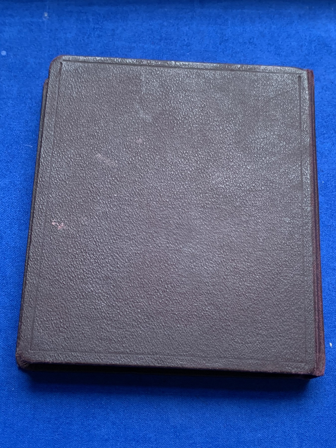 《竞宝斋》第190场-周日，周一 2场 (全场包邮) 德国紧急状态纽伦堡电车代用币大全套1921年德国纽伦堡有轨电车代用币大全套，45枚八角20芬妮铝币，城市景观，历史人物，翻页原皮盒装，完美品相，非常少见，市场上同品相单枚评级币价值不菲。