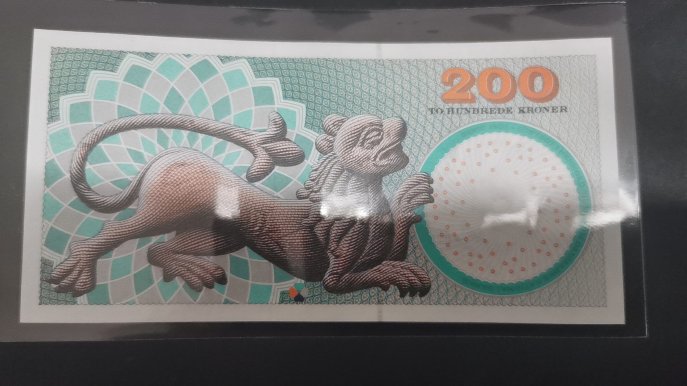丹麦2008年200克朗 签名如图 P-62 欧洲纸币 实物图 UNC