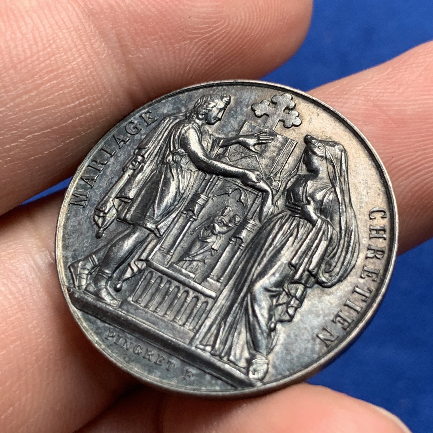 《竞宝斋》第190场-周日，周一 2场 (全场包邮) 法国 1845-1860年 银质婚章 11.9克 29mm 丰饶角边铭银标 均匀的黑色包浆 非常好的状态