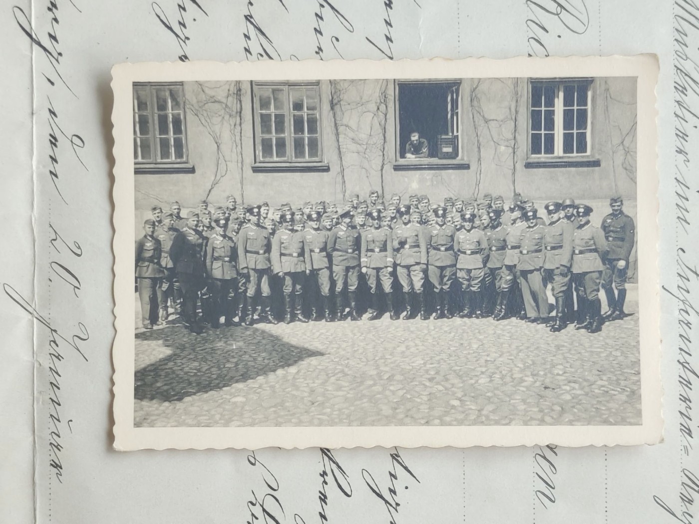 老威廉第四次麦稀奇拍卖 德三军人大合影照片