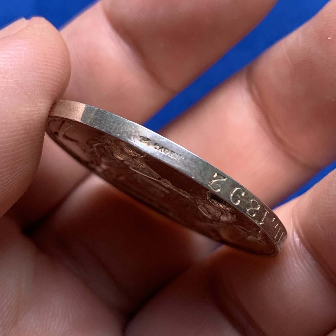 《竞宝斋》第190场-周日，周一 2场 (全场包邮) 法国1892年结婚纪念银章，34mm，17.7g，丰饶角边铭 背面花体刻字 边缘手工刻字 比较少见