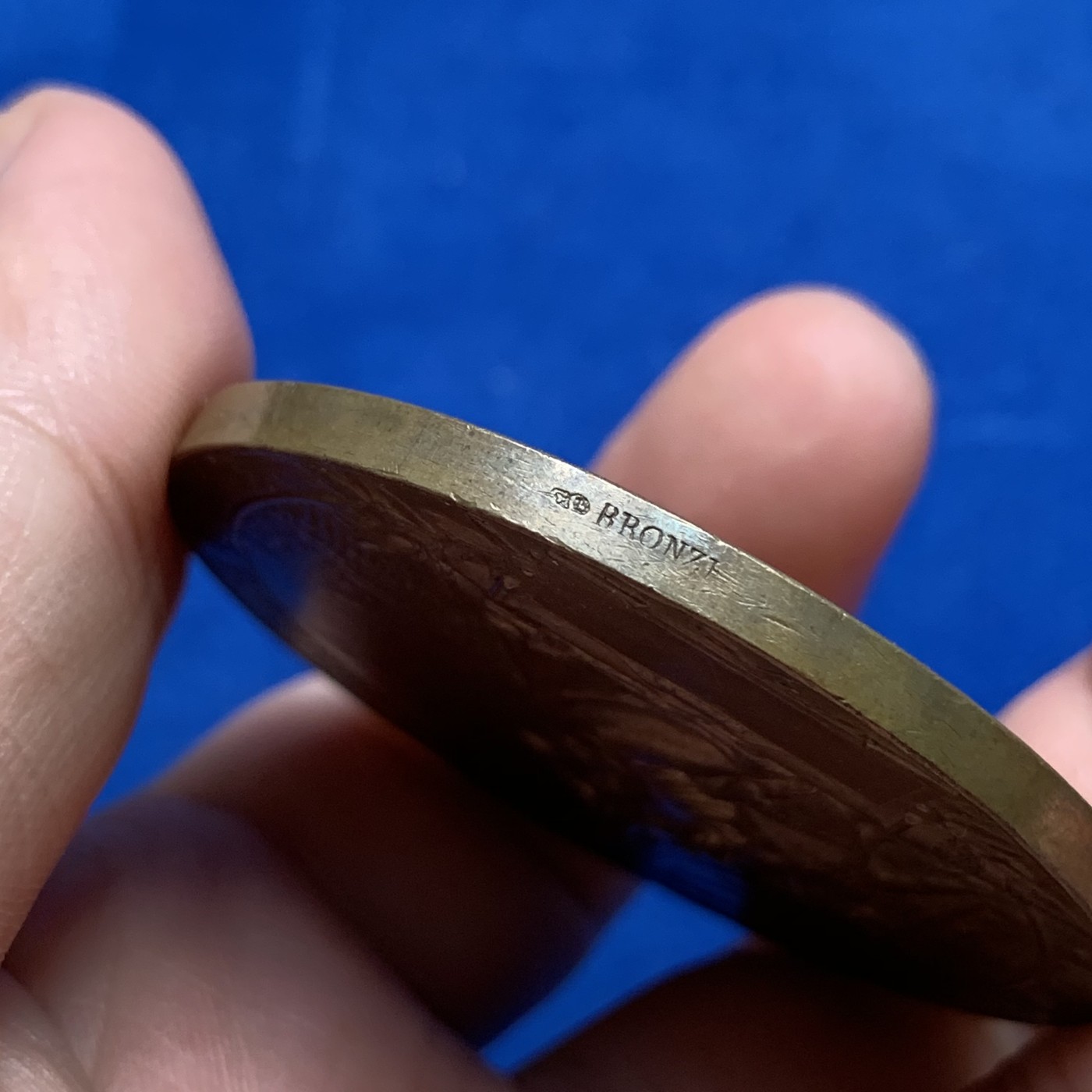 《竞宝斋》第190场-周日，周一 2场 (全场包邮) 法国经典马赛曲艺术铜章    直径：50mm 重量：64.61g   边铭：丰饶角＋铜标