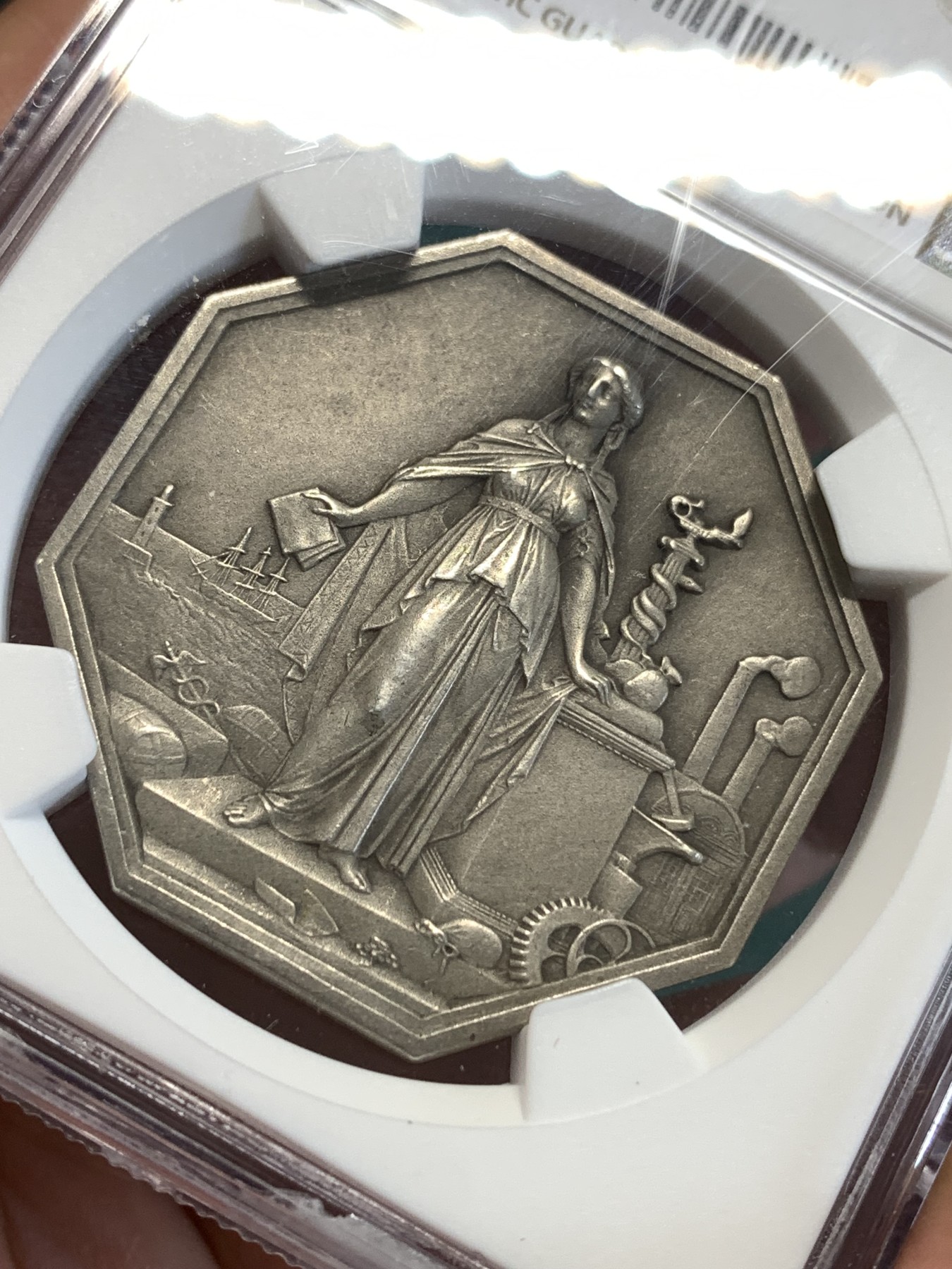 《竞宝斋》第190场-周日，周一 2场 (全场包邮) NGC-MS63 法国1859年工业女神JETON银质八角代币