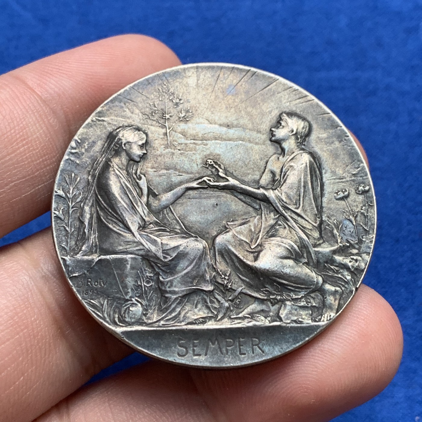 《竞宝斋》第190场-周日，周一 2场 (全场包邮) 1897年法国永恒的爱结婚纪念银章 名家罗蒂作品 经典传世黑色包浆 直径：41mm 重量：31.8gr 边铭：丰饶角+银标+结婚时间和信息