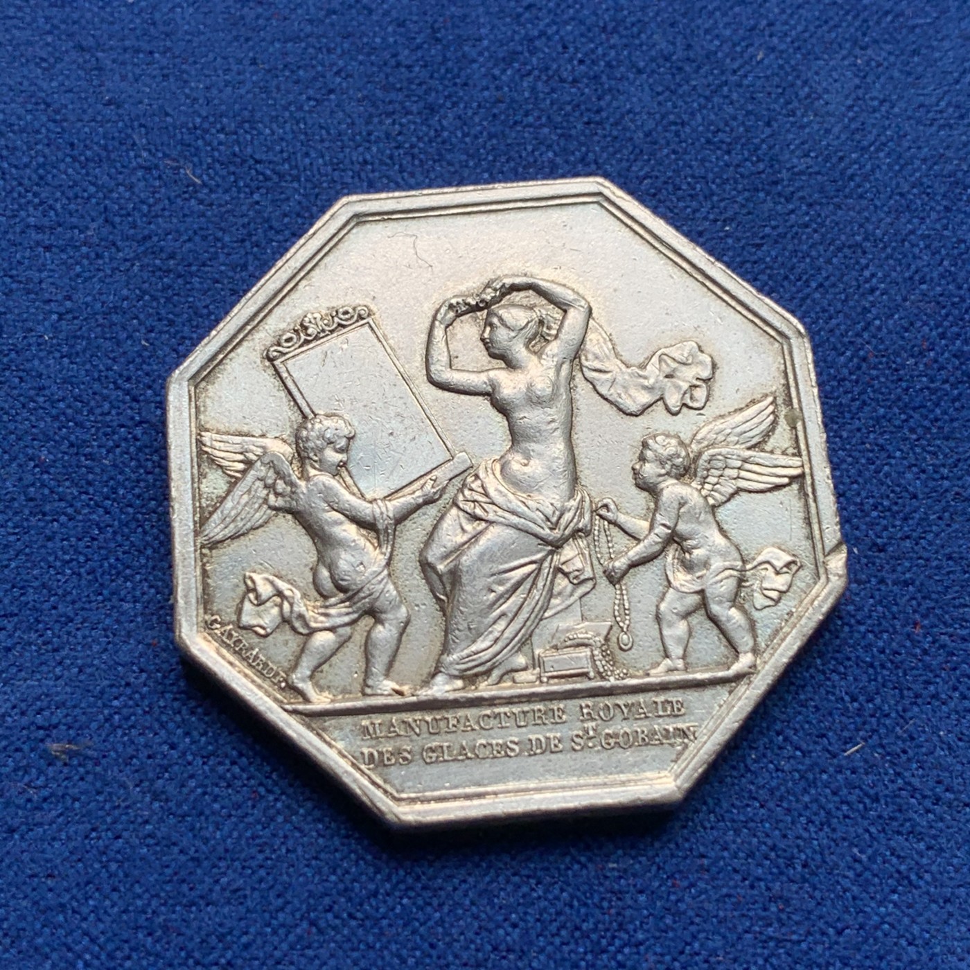 《竞宝斋》第190场-周日，周一 2场 (全场包邮) 法国经典魔镜八角银质代币    边铭：手指（1845-1860）＋银标  直径：32.2mm   重量：19.5g  早期品种