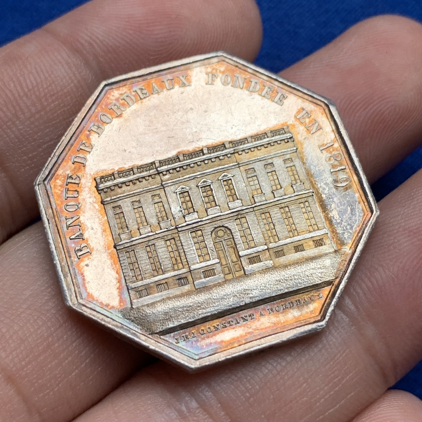 《竞宝斋》第190场-周日，周一 2场 (全场包邮) 法国八角银质代币，波尔多银行，19.27g，34.8mm，神灯边铭（1832-1841），金黄包浆 PL底板