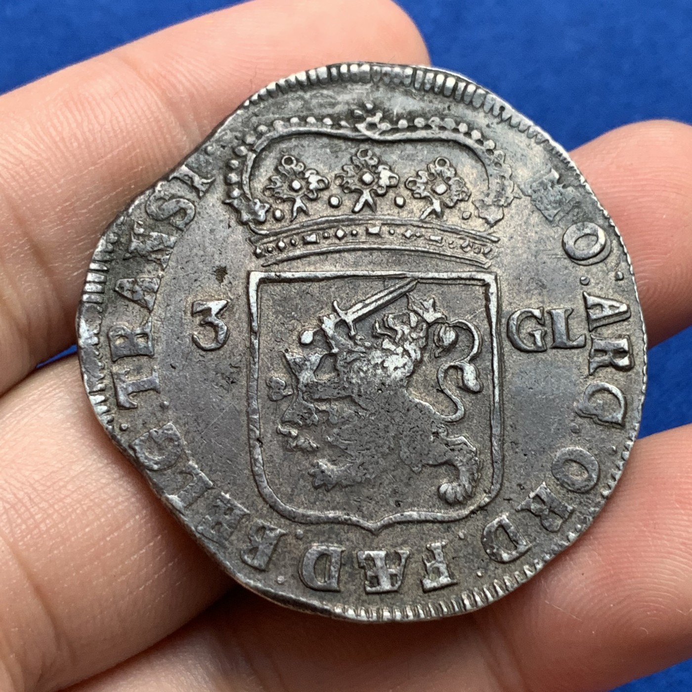 《竞宝斋》第190场-周日，周一 2场 (全场包邮) 稀有好品！荷兰1721年上艾瑟尔省女神3盾大银币 该省3盾在十八世纪仅发行了三年 稀有品种拍卖纪录稀少 切割不圆是特色 打制清晰更是极其难得 31.5g