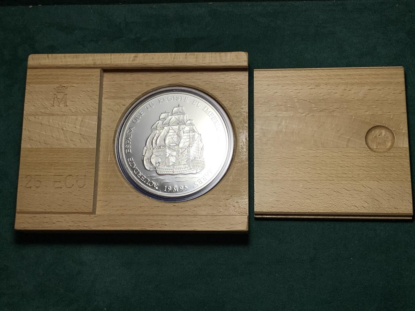 《竞宝斋》第190场-周日，周一 2场 (全场包邮) 原蓝盒西班牙 1995年 特立尼达战舰 10000比塞塔 精制大银币168.75克 9255银