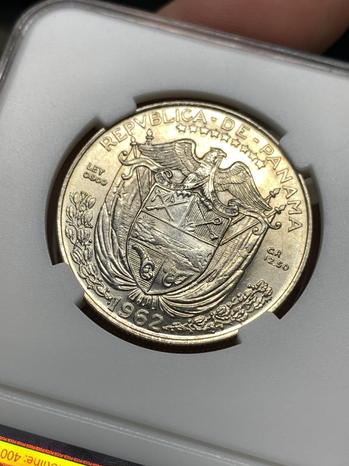 《竞宝斋》第190场-周日，周一 2场 (全场包邮) 巴拿马1962年半元银币1枚，黄油色包浆，骑士深邃的眼神注视着运河