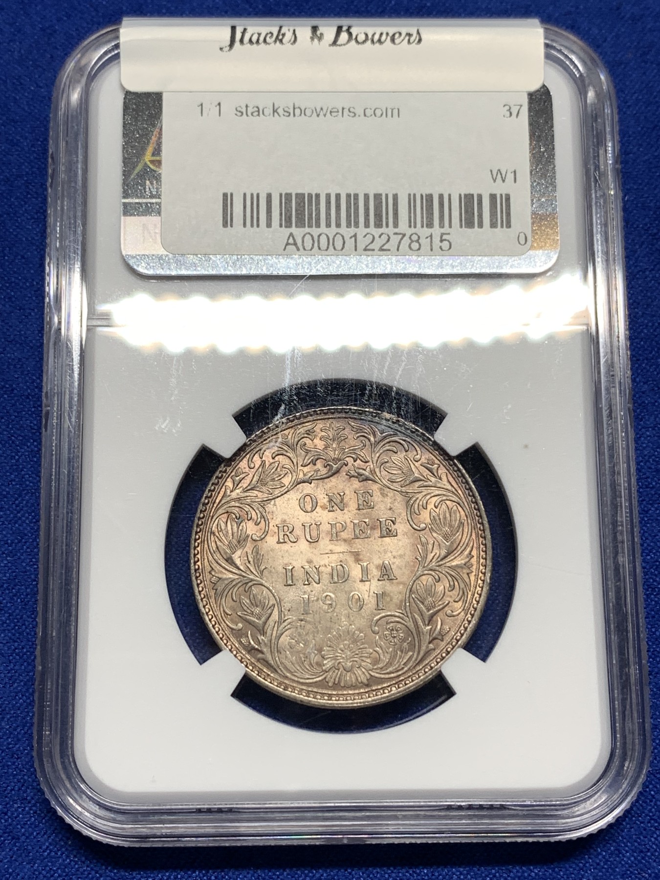 《竞宝斋》第190场-周日，周一 2场 (全场包邮) NGC MS63 高分 英属印度1901年维多利亚卢比银币 孔雀彩包浆超级漂亮