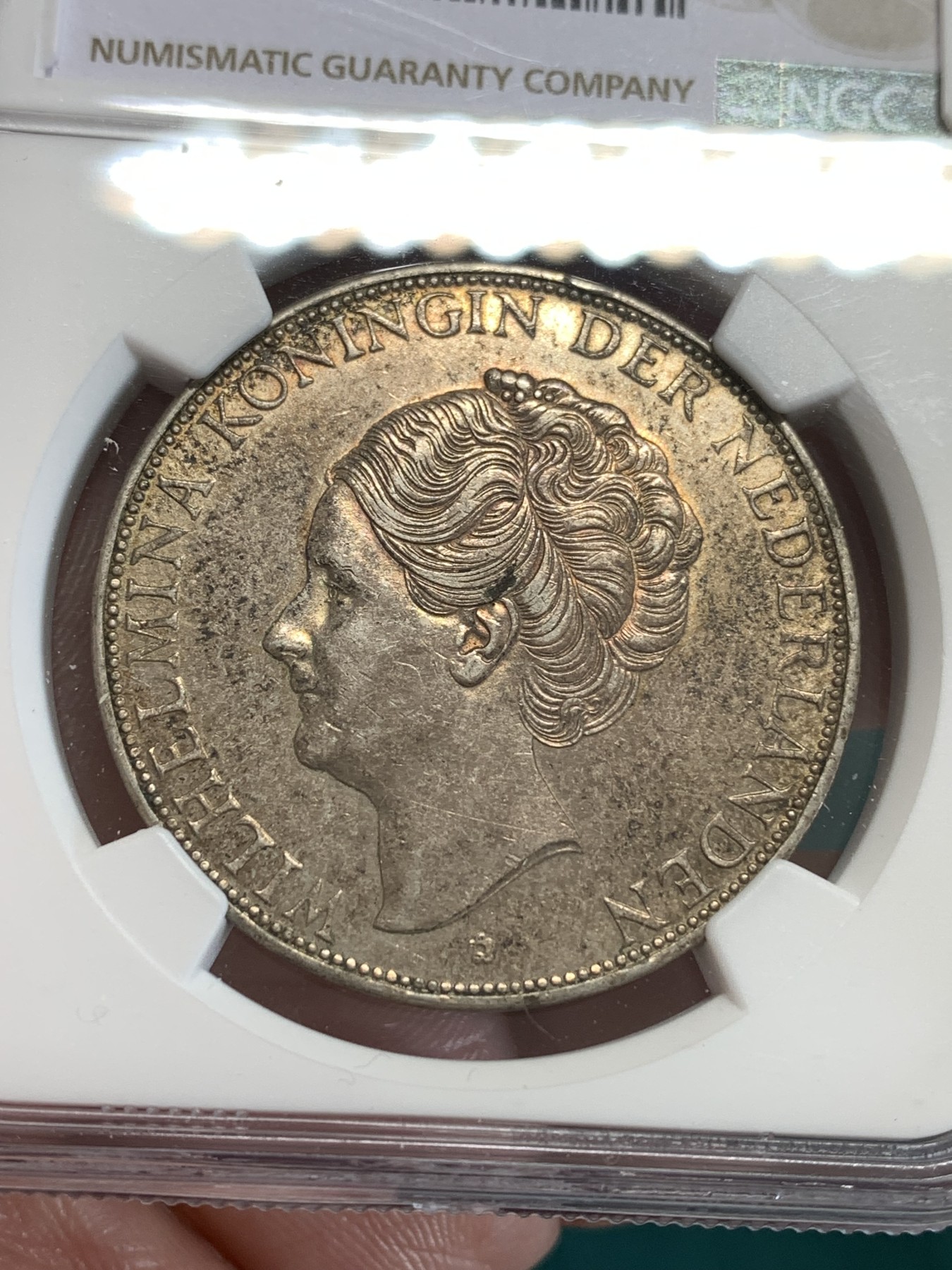 《竞宝斋》第190场-周日，周一 2场 (全场包邮) NGC AU58 荷兰 1933年 威廉明娜 2.5G 大银币  带包浆的少见 头发清晰