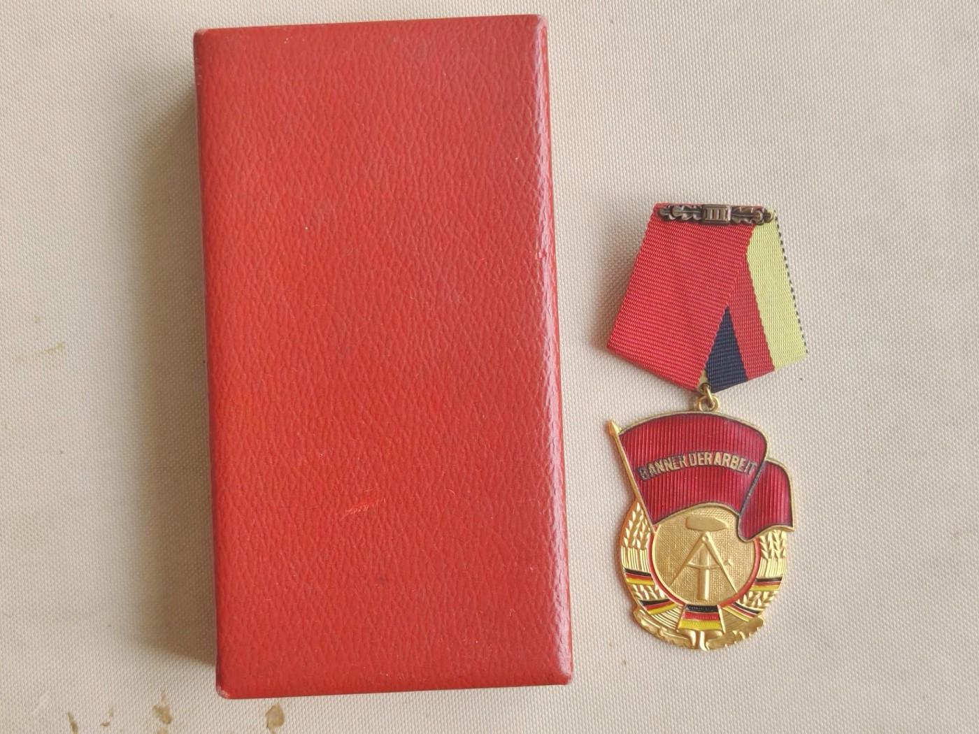 老威廉第四次麦稀奇拍卖 东德三级劳动红旗带盒