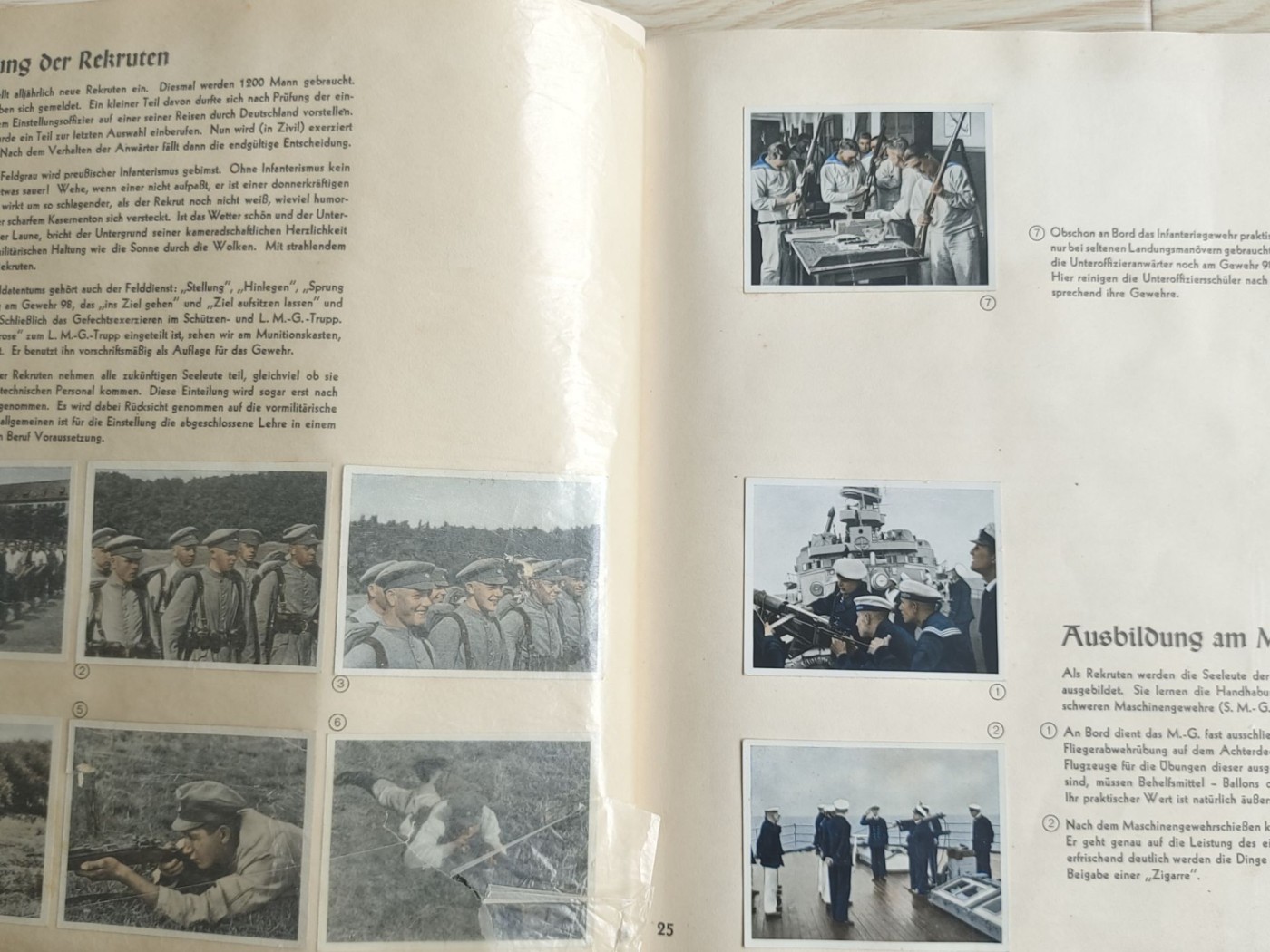 老威廉第四次麦稀奇拍卖 德三海军彩色烟卡册，带外壳，内含小胡子与雷德尔彩图，内容丰富，涵盖德三海军方方面面内容。不缺页不缺图，好品。非常难得的一套带外壳的德三海军卡册。