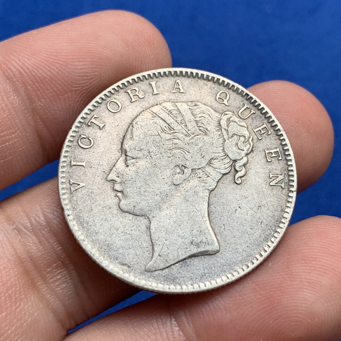 《竞宝斋》第190场-周日，周一 2场 (全场包邮) 英属印度1840年维多利亚女王单辫1卢比银币