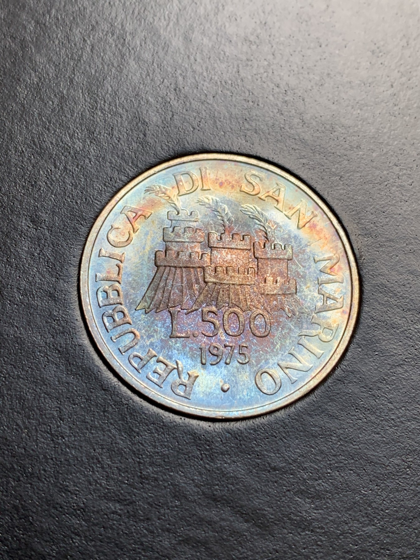 《竞宝斋》第190场-周日，周一 2场 (全场包邮) 卡装 圣马力诺1975年500里拉银币 包浆五彩美品