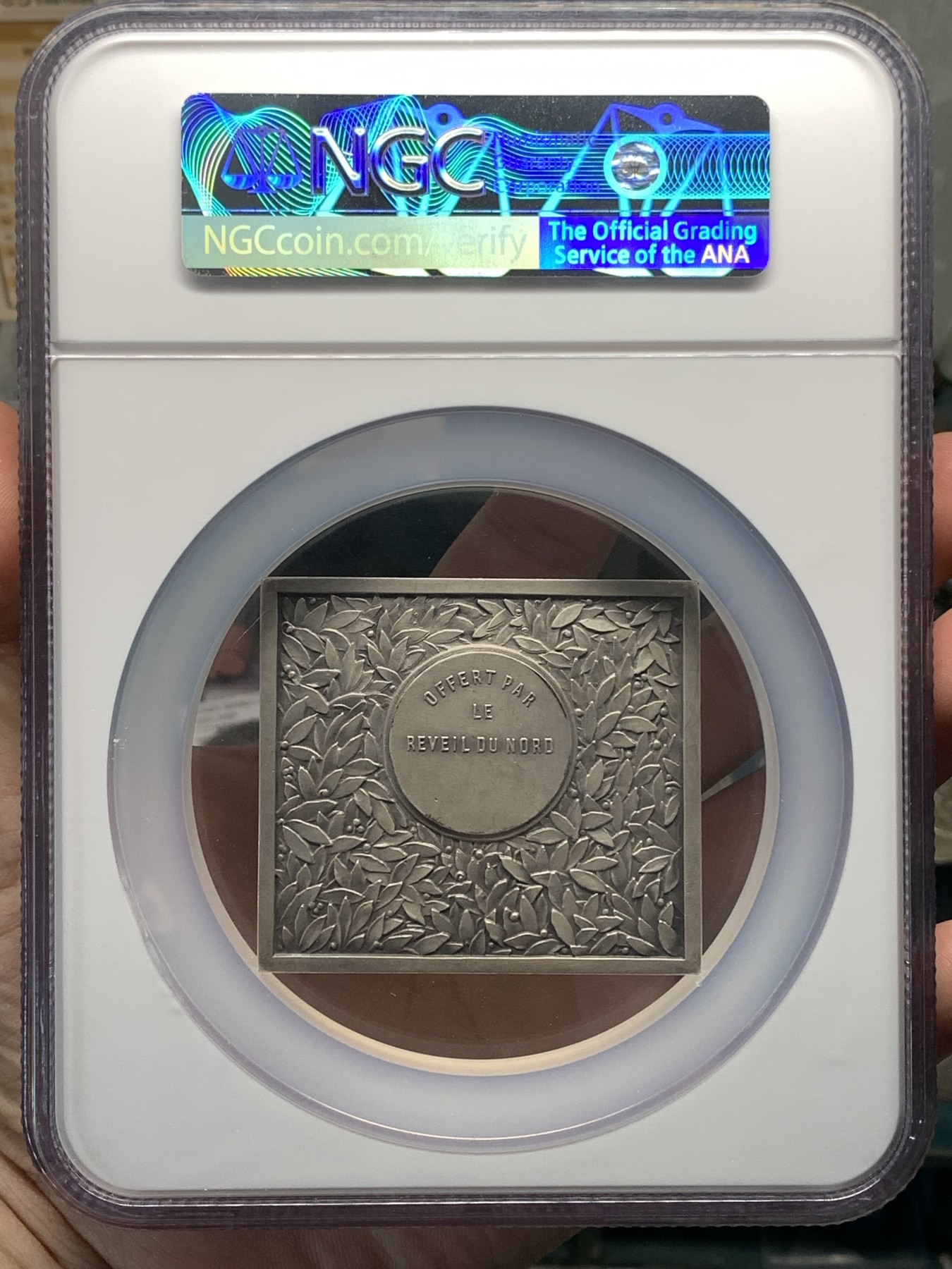 《竞宝斋》第190场-周日，周一 2场 (全场包邮) NGC-MS63 法国1930年代「诺尔晨报」装饰艺术大银章 首见 60X54MM 大规格 大盒封装