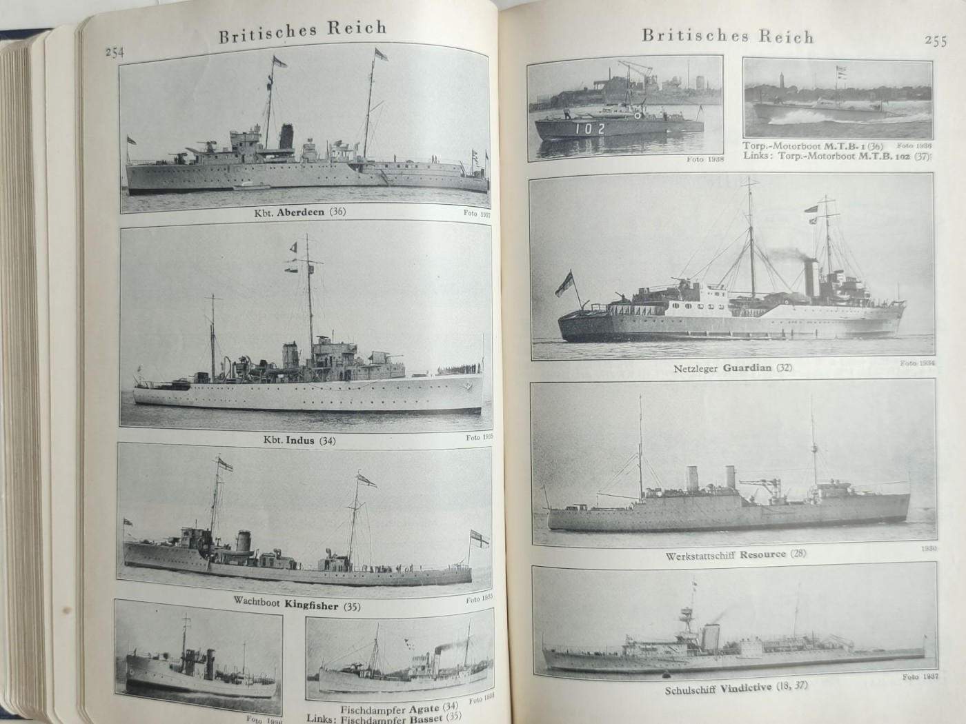 老威廉第四次麦稀奇拍卖 德国1939年海军书籍，内含各国船只照片数据等信息，非常好的内容，同时也是好品。